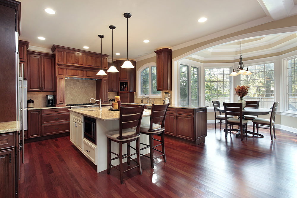 Kitchen with oval eating area